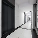 Elegant With Parking And Balcony By Renters ワルシャワ