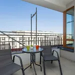 Elegant With Parking And Balcony By Renters Apartamento