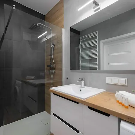 Elegant With Parking And Balcony By Renters Apartman