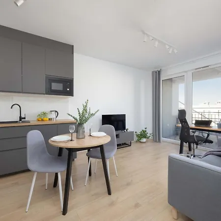 Elegant With Parking And Balcony By Renters Lägenhet