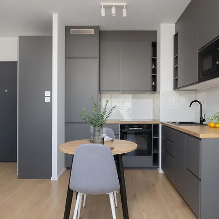 Lägenhet Elegant With Parking And Balcony By Renters *