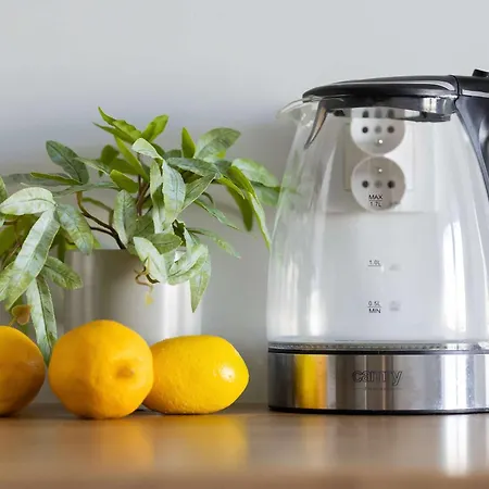 Elegant With Parking And Balcony By Renters