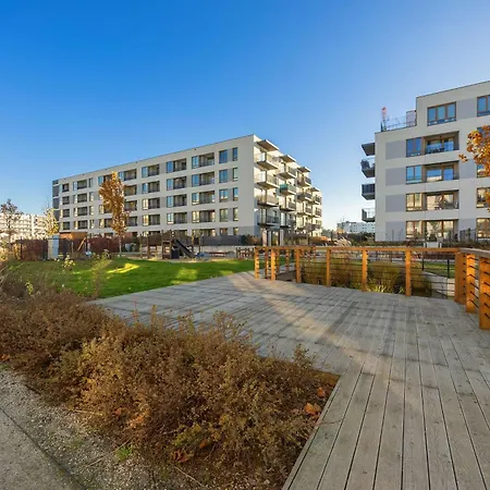 Elegant With Parking And Balcony By Renters Varsóvia