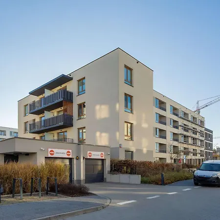 Elegant With Parking And Balcony By Renters * Varsóvia