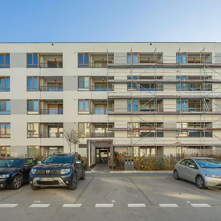 Apartman Elegant With Parking And Balcony By Renters Varsó