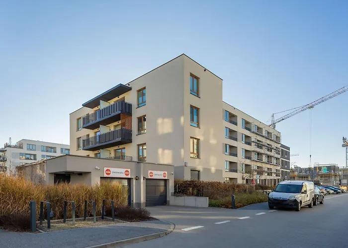 Elegant With Parking And Balcony By Renters * Varšava