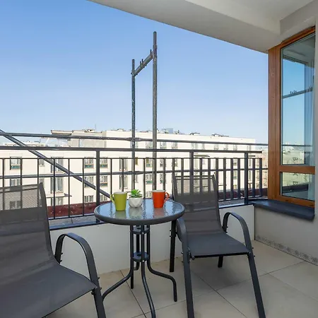 Elegant With Parking And Balcony By Renters דירה