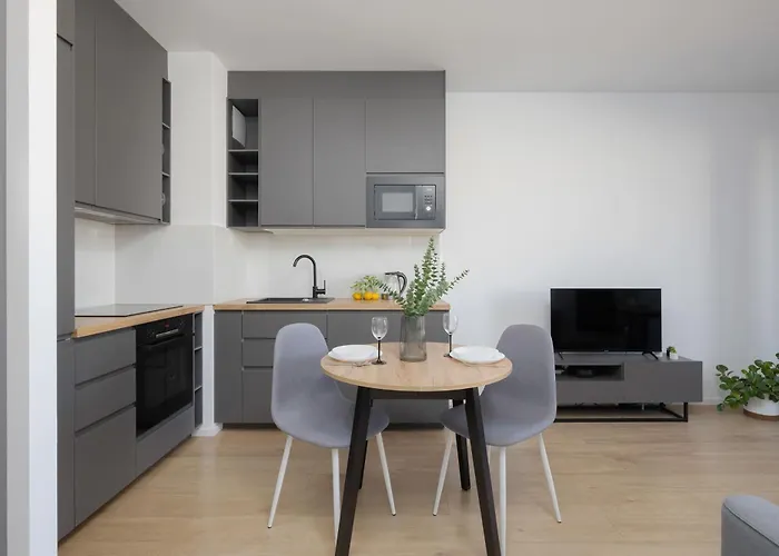 Elegant With Parking And Balcony By Renters *