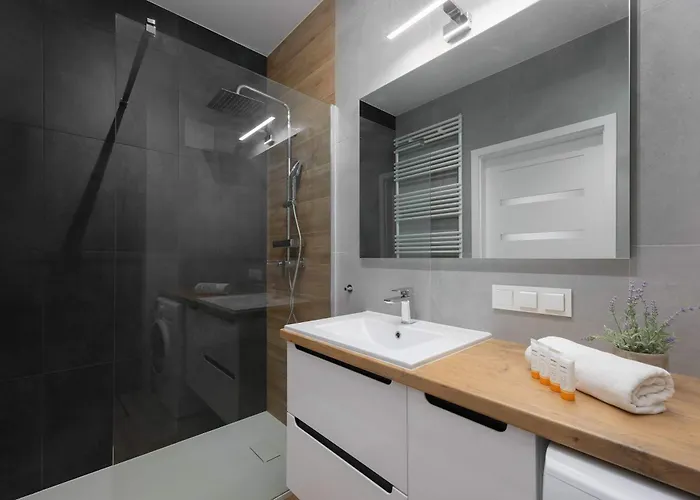 Elegant With Parking And Balcony By Renters Διαμέρισμα