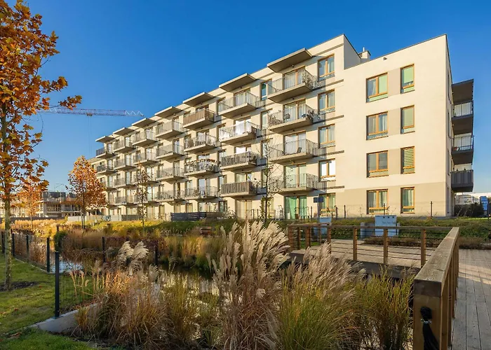 Elegant With Parking And Balcony By Renters Βαρσοβία