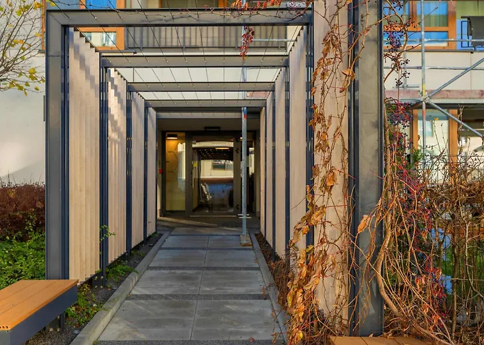 Elegant With Parking And Balcony By Renters *